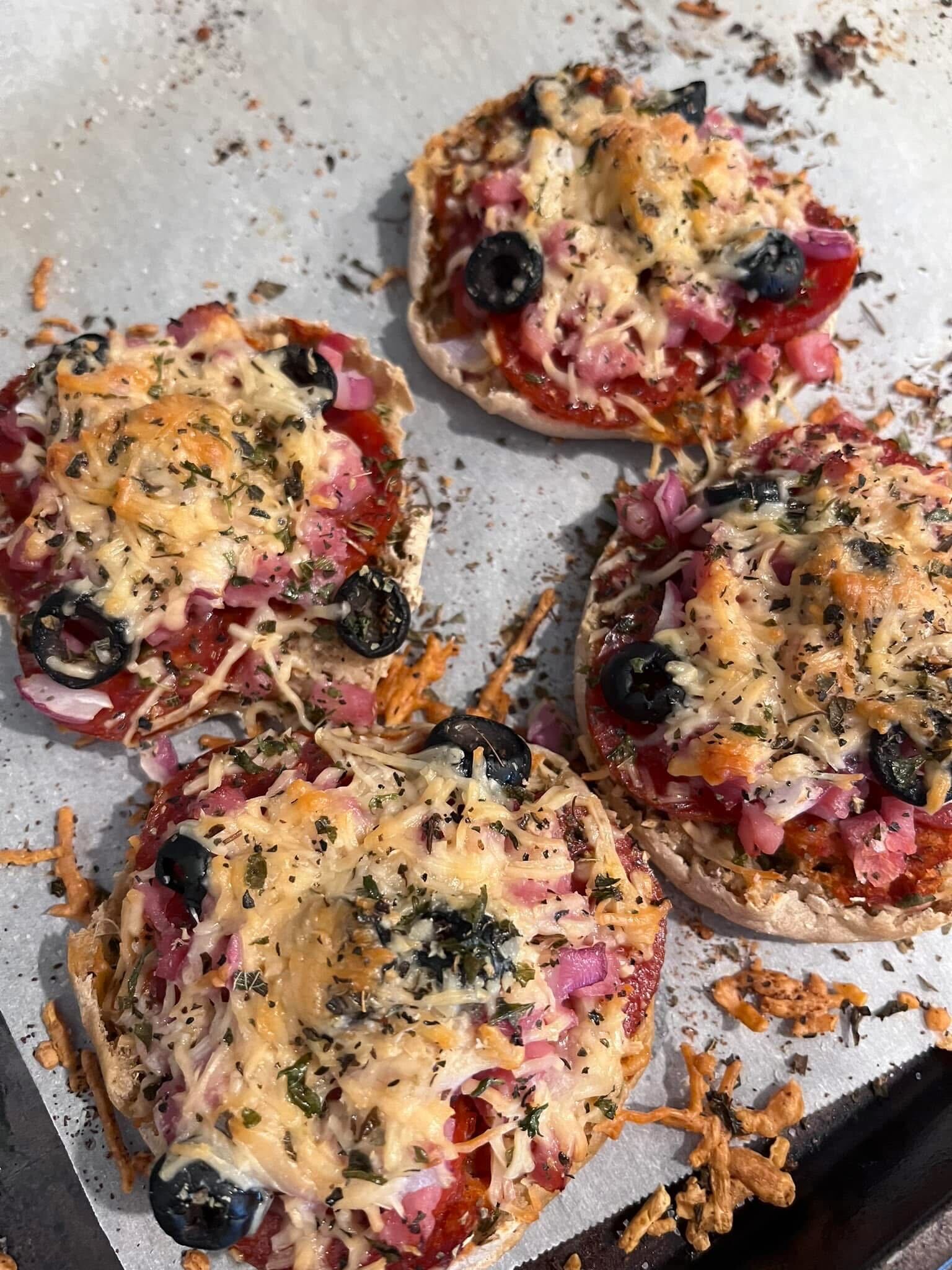Easy Everything Pizza Muffins